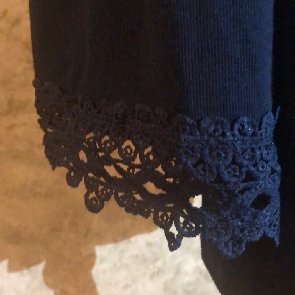 New Direction* Crochet Sleeve Detailed Top - Picture 4 of 8